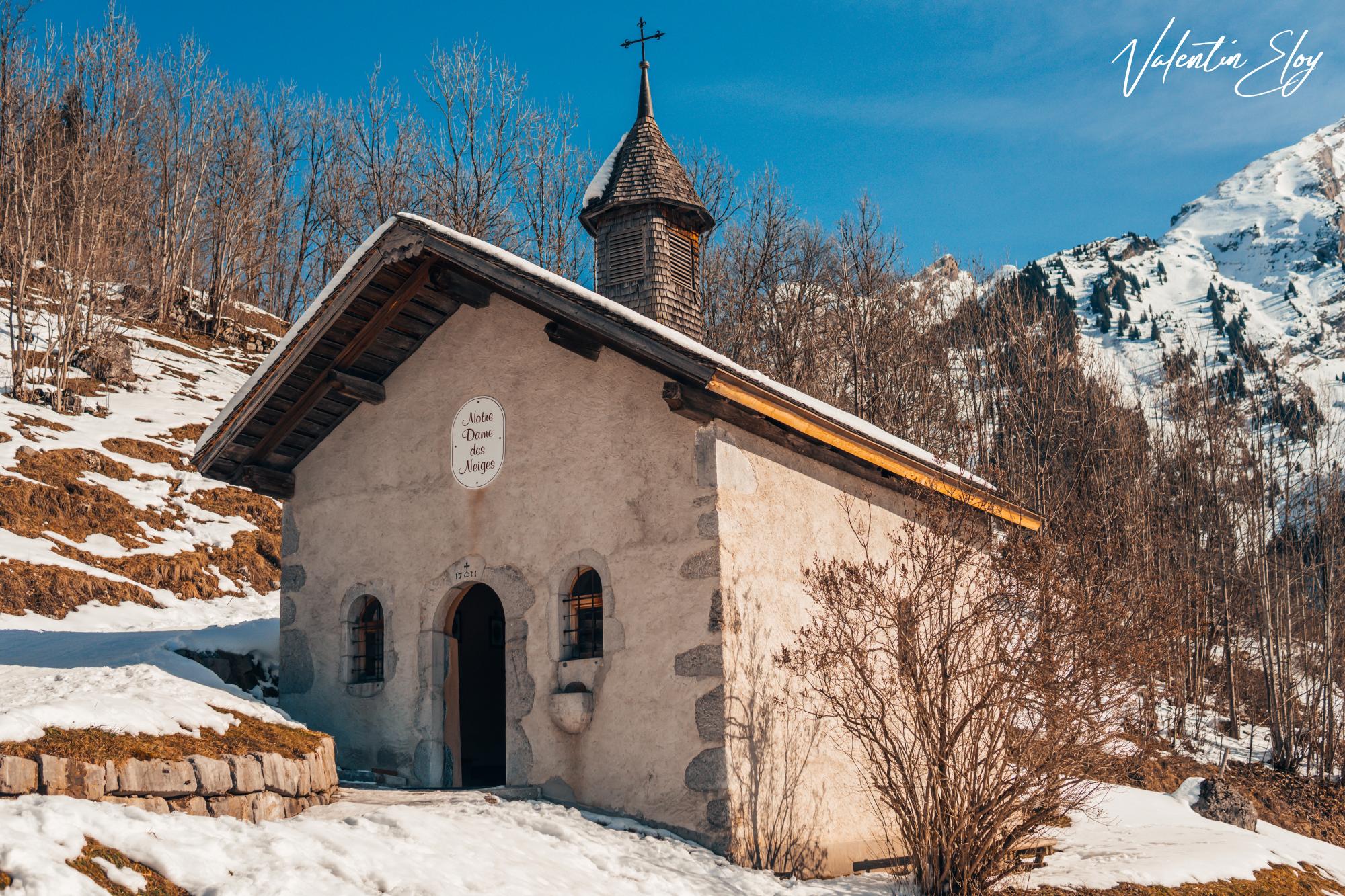 Chapelle enneigée