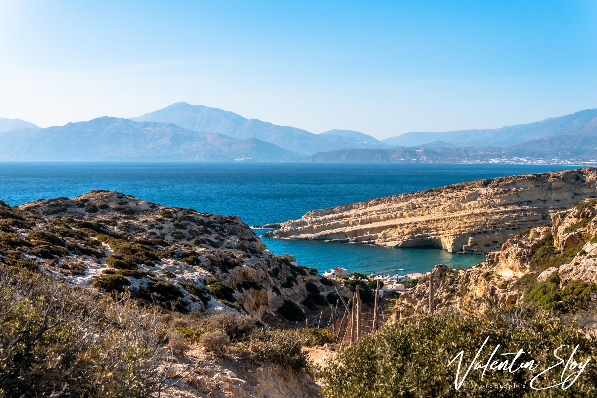 Vue sur les falaises Matala